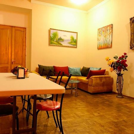 Four Season Hostel Tbilisi Exterior photo