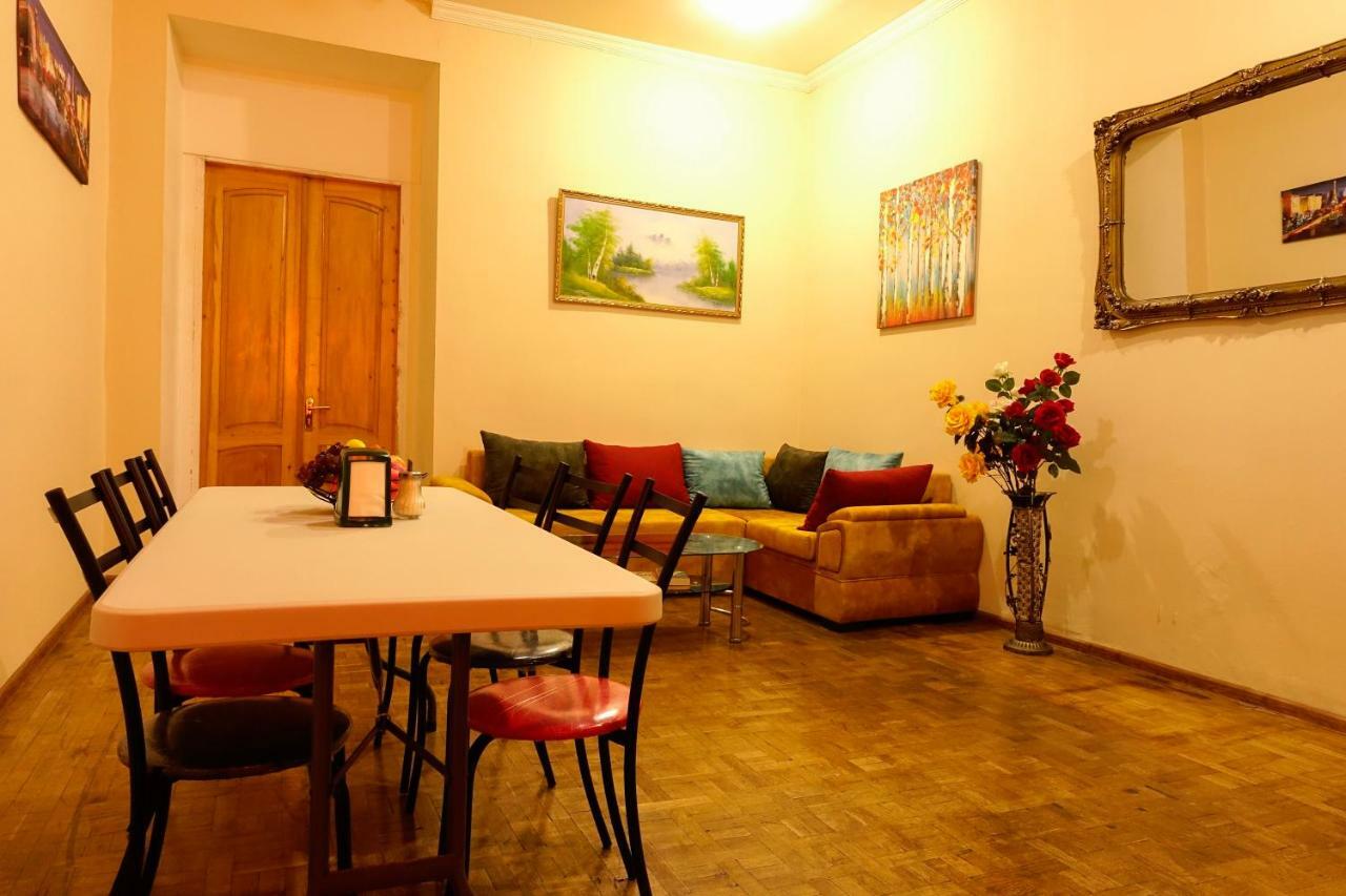 Four Season Hostel Tbilisi Exterior photo